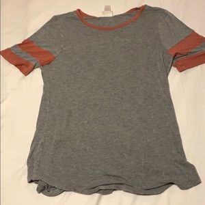 Quarter-sleeve t-shirt